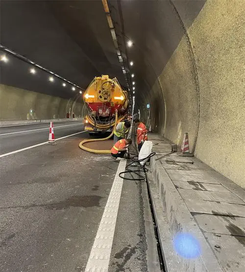 灵璧隧道排水渠清淤